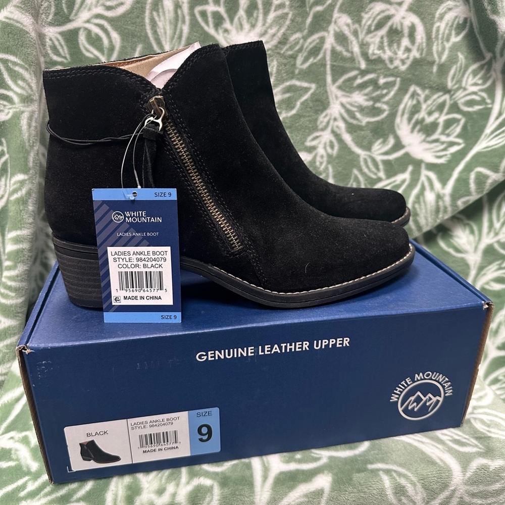 White Mountain Suede Black Ankle Booties
